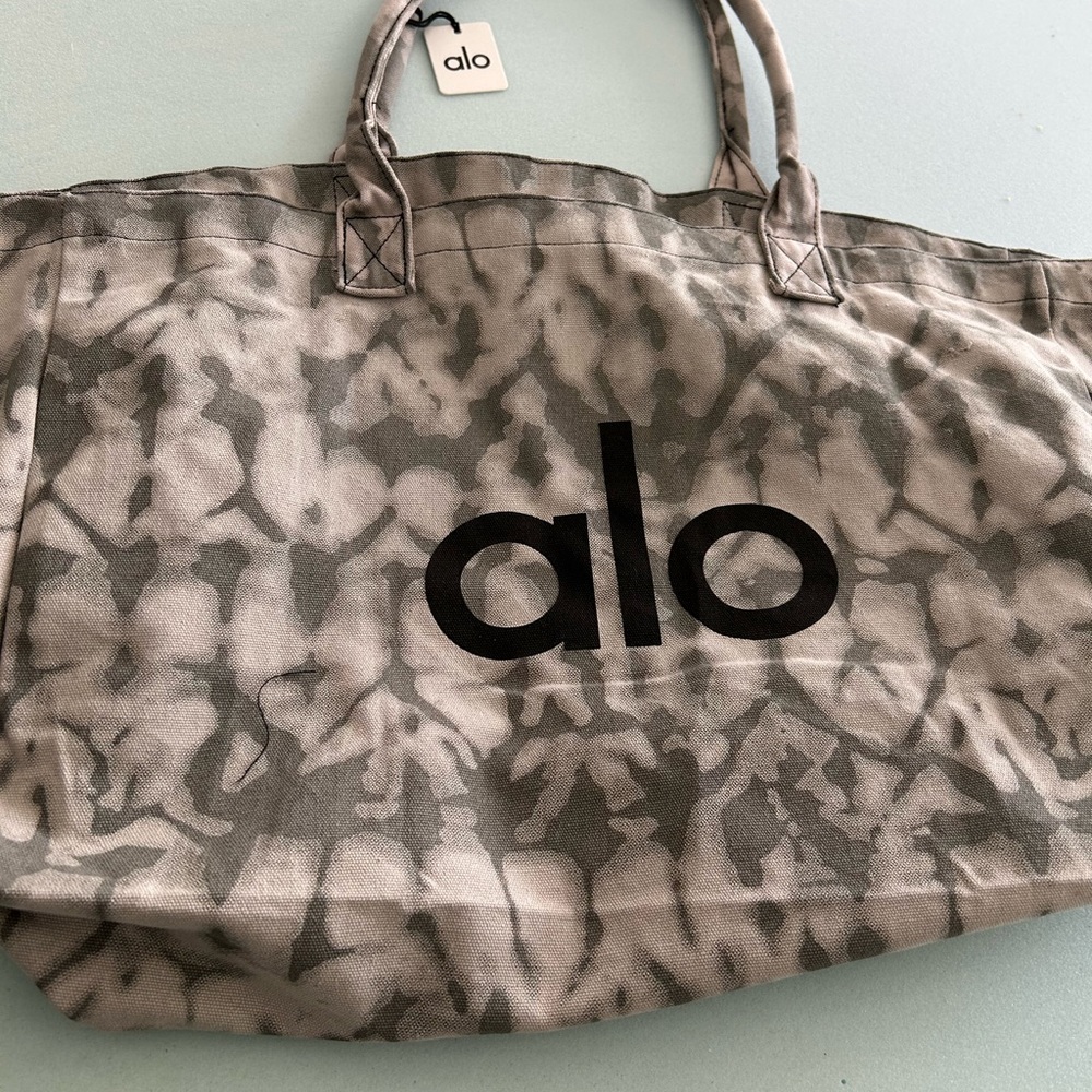 Alo brand tote bag
